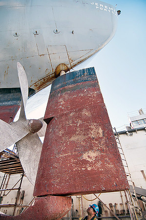 _DSC4414-Prepare-to-drain-oil-from-Rudder