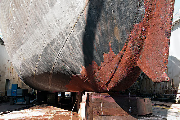 _DSC4380-Starboard-Bow-after-paint-removal-by-robot