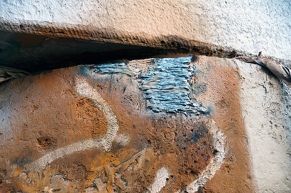 _DSC4816-Pits-in-process-of-repair---aft