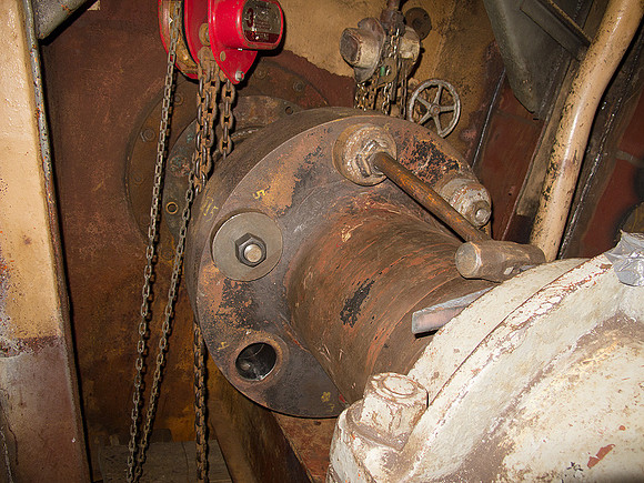IMG_1316-Reassembling-the-shaft,-looking-aft